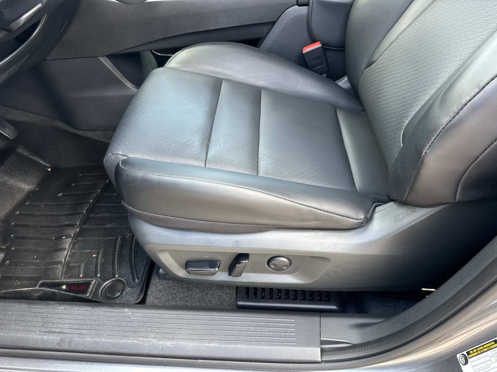 Used 2024 Nissan Rogue SV w/ SV Premium Package image 17