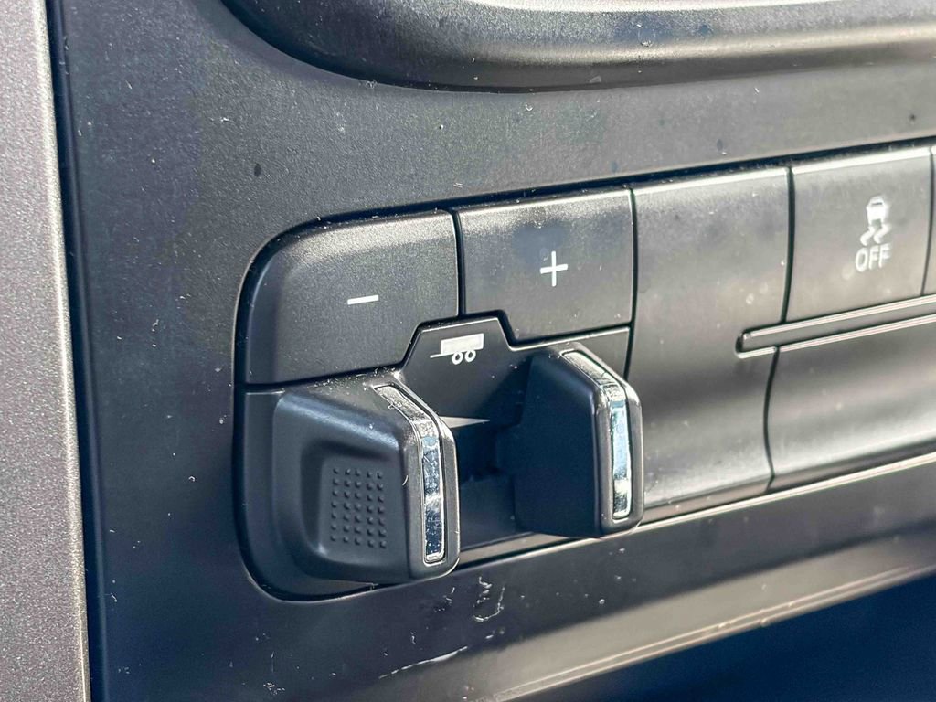 Used 2022 RAM 1500 Classic SLT w/ Electronics Group AWD/4WD image 26