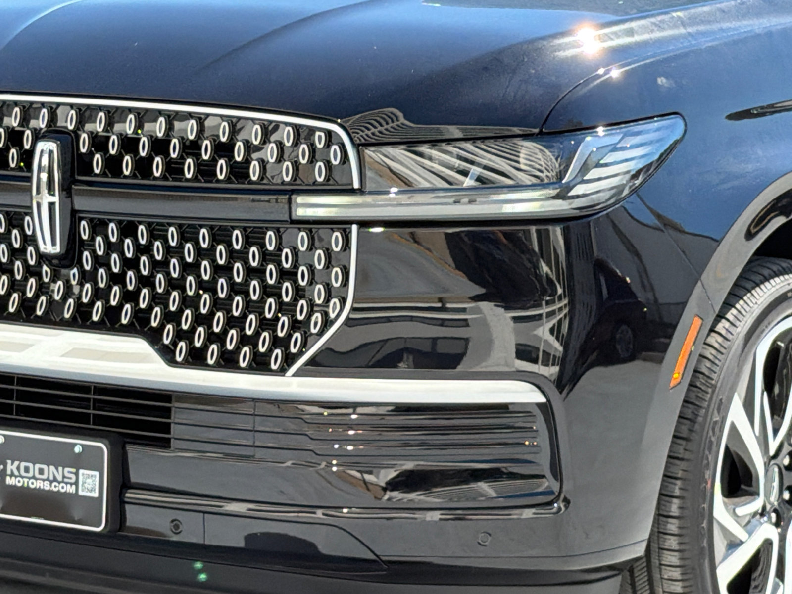 New 2027 Lincoln Navigator Reserve AWD/4WD image 2