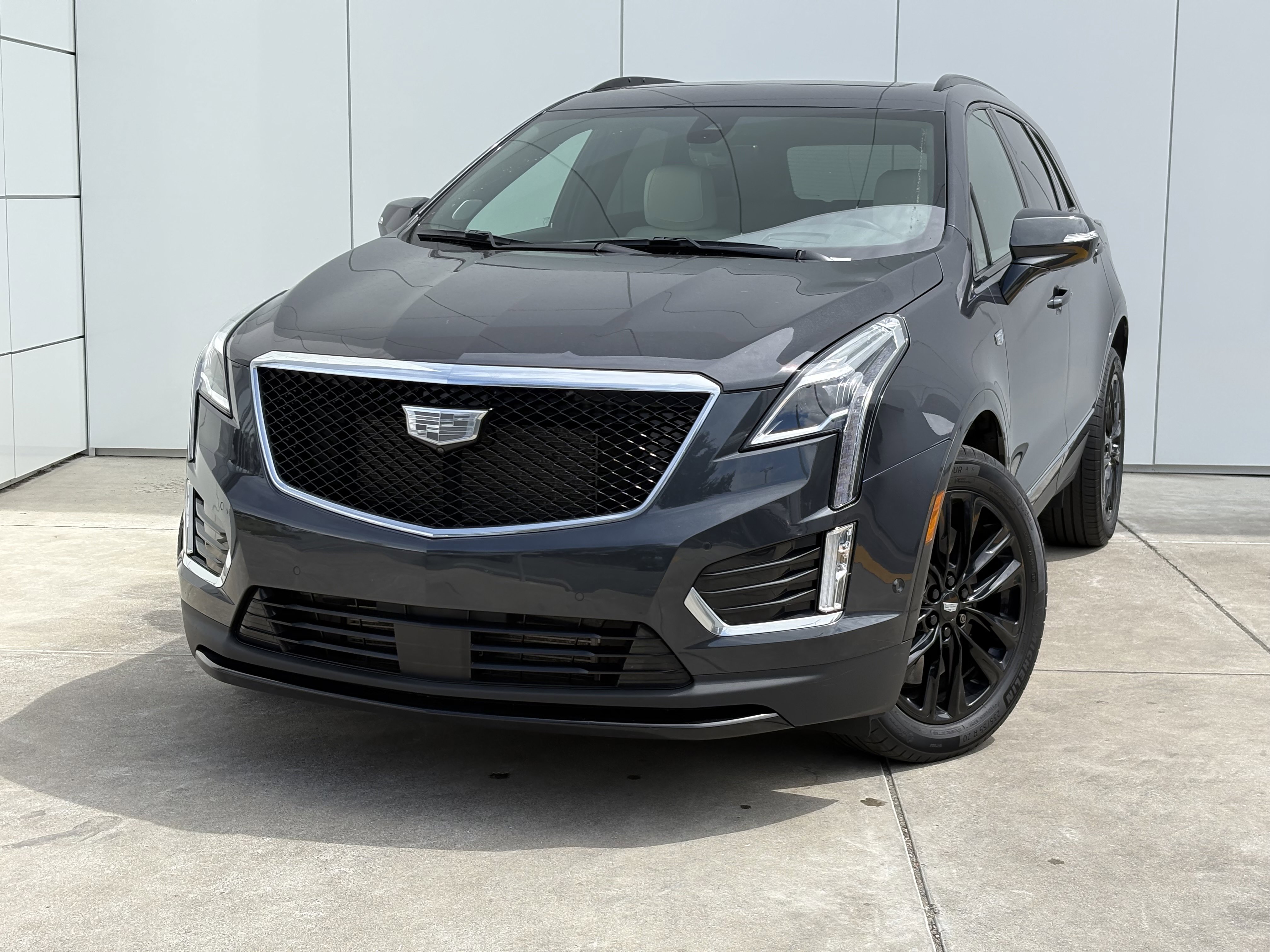 Certified 2023 Cadillac XT5 Sportv w/ Technology Package AWD/4WD image 1