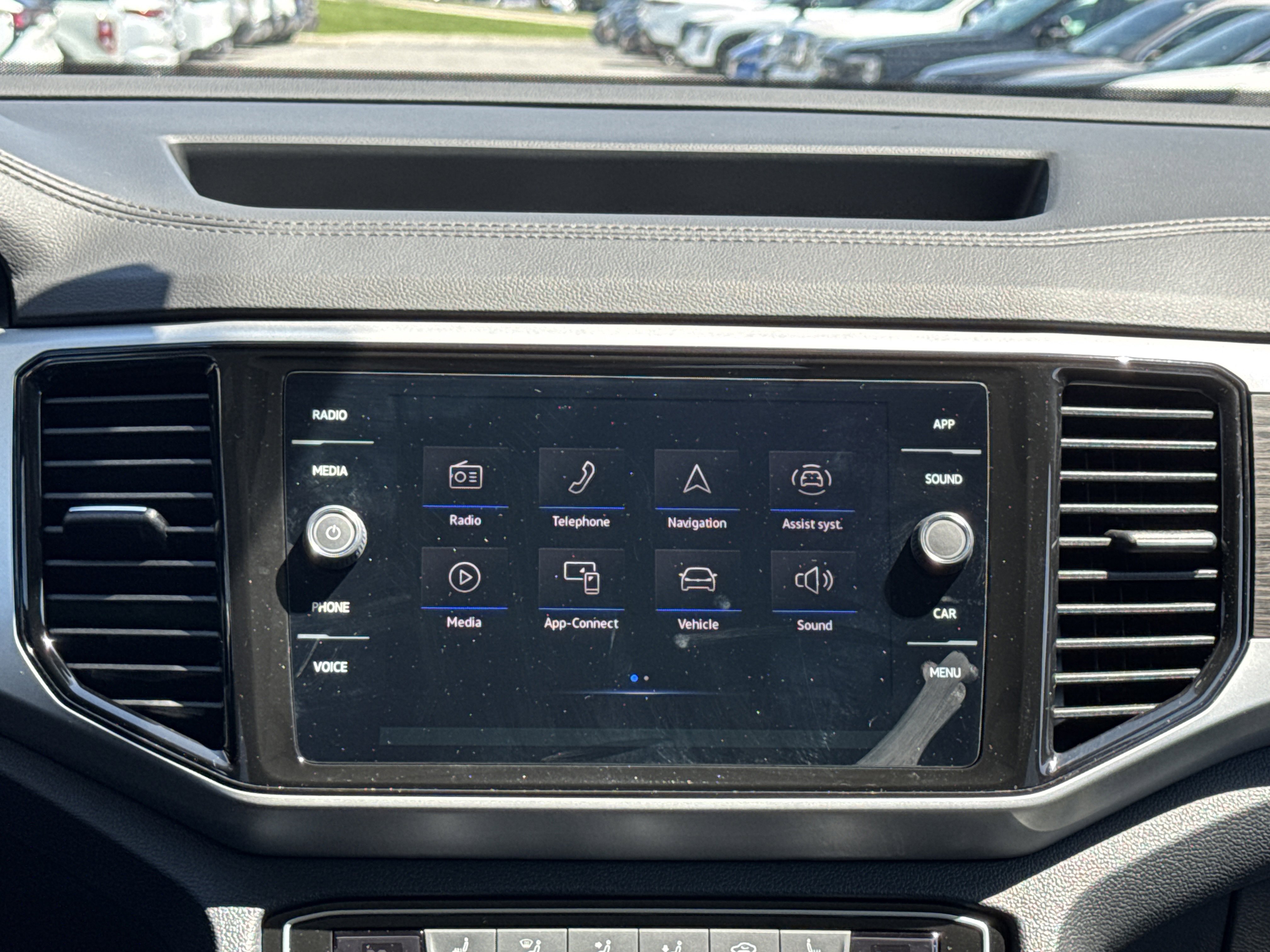 Used 2023 Volkswagen Atlas SE w/ Panoramic Sunroof Package image 9