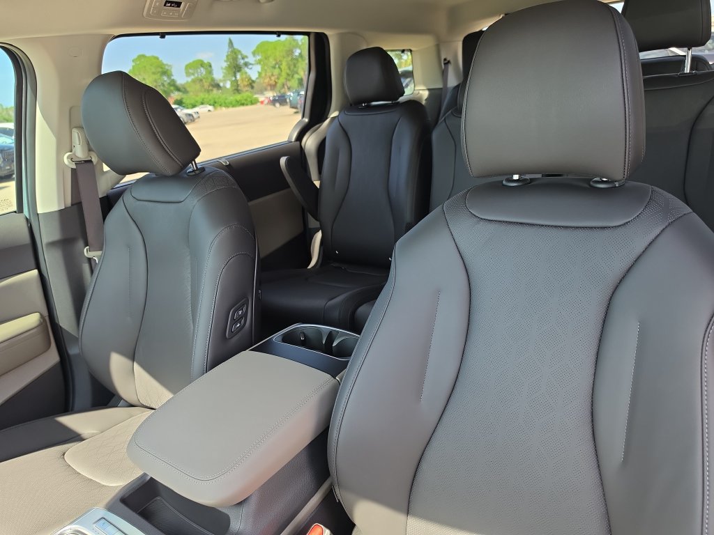 New 2027 Kia Carnival EX FWD image 23