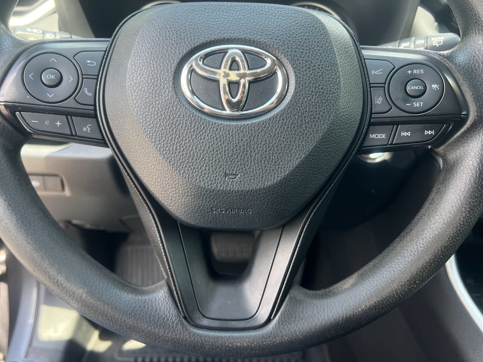 Used 2020 Toyota RAV4 XLE FWD image 9
