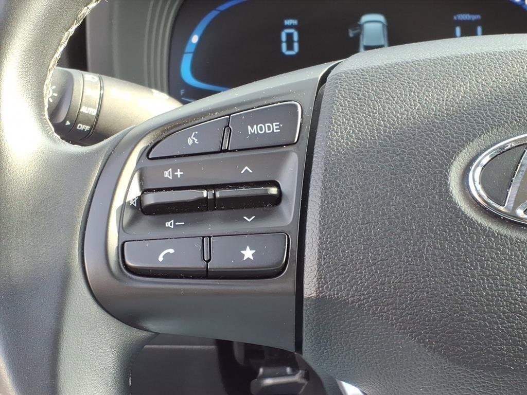 Used 2024 Hyundai Venue SEL image 19