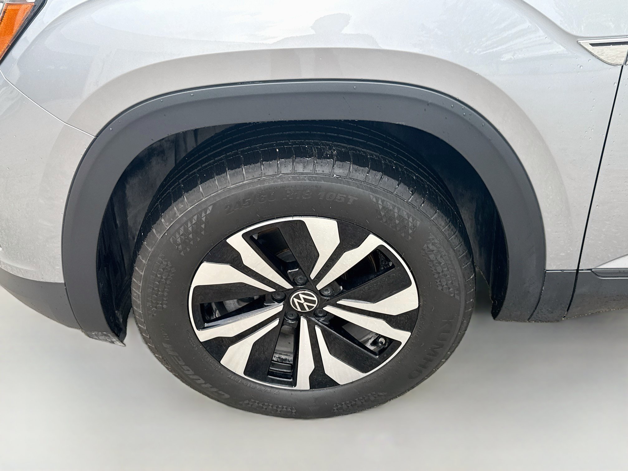 Used 2025 Volkswagen Atlas Cross Sport SE FWD image 36