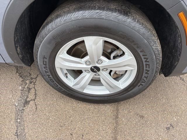 Used 2023 Kia Sorento LX image 42