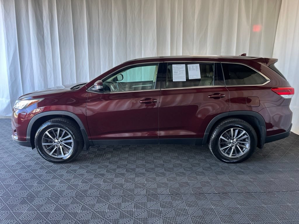 Used 2019 Toyota Highlander XLE AWD/4WD image 29