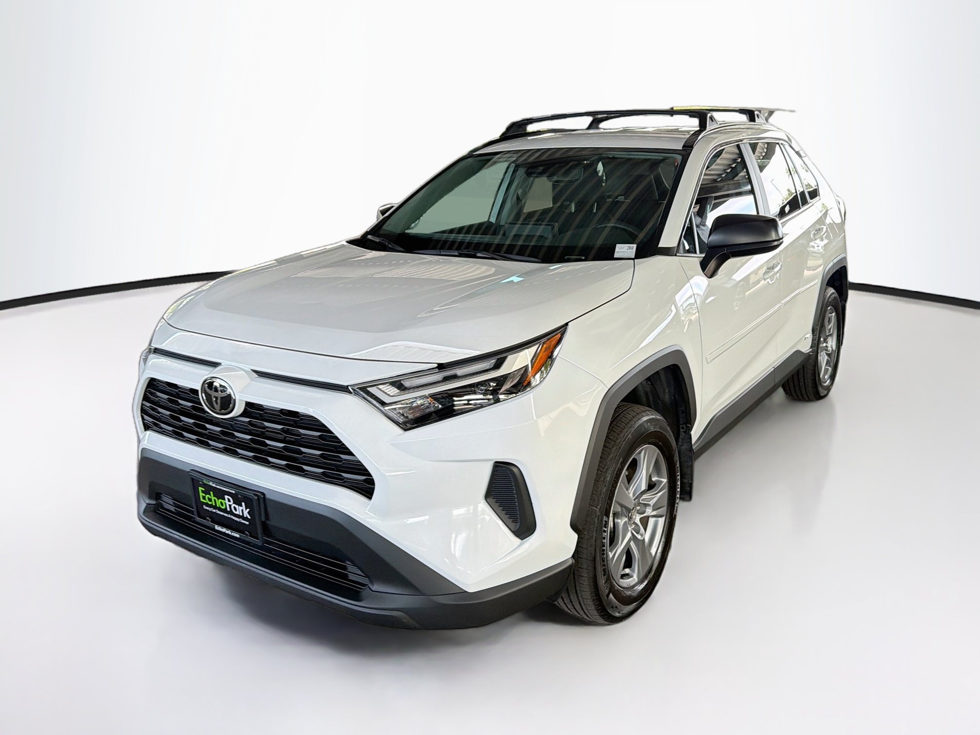 Used 2025 Toyota RAV4 LE AWD/4WD image 3