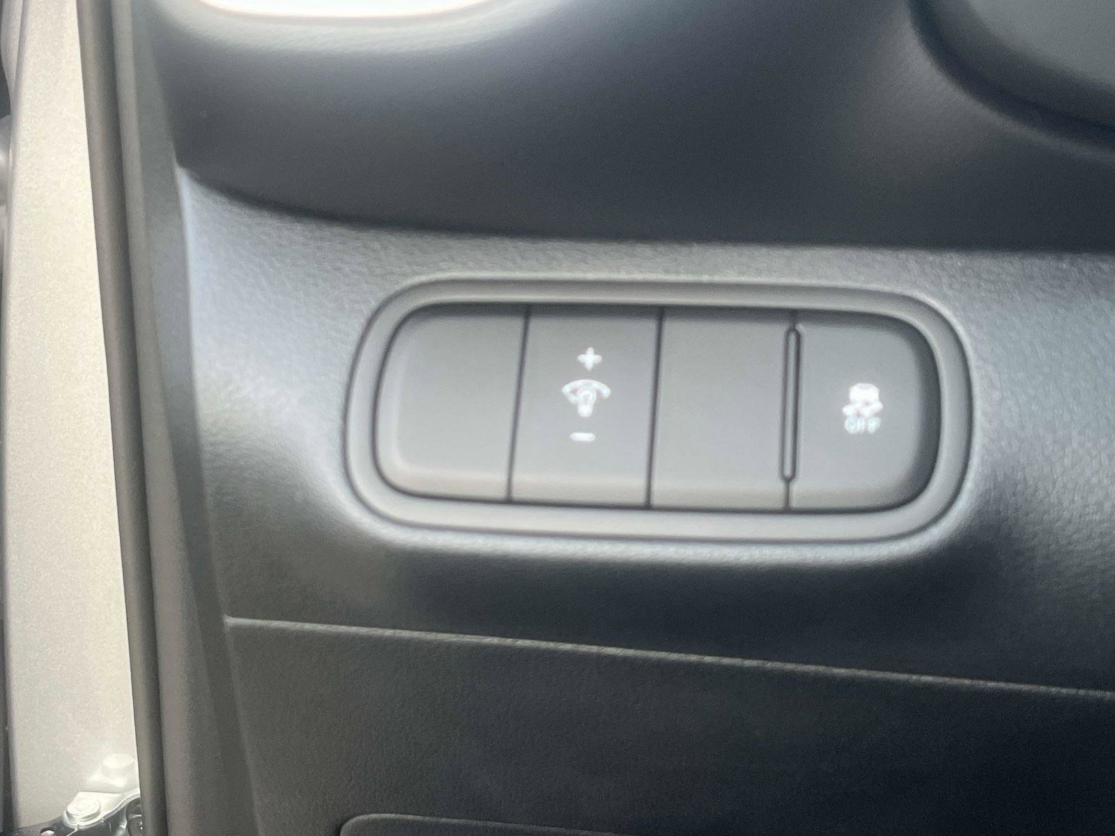 Used 2026 Hyundai Venue SE FWD image 28