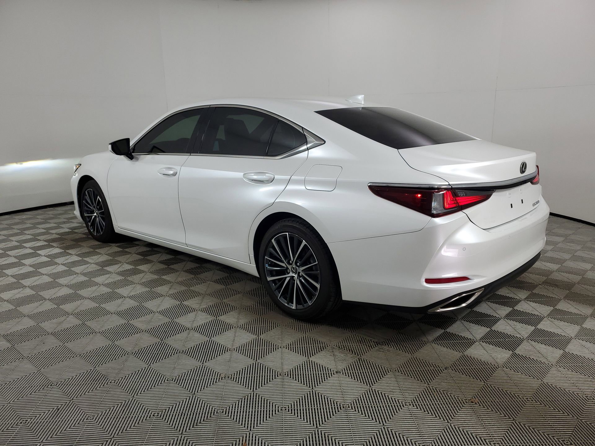 Used 2023 Lexus ES 350 w/ Premium Package image 7