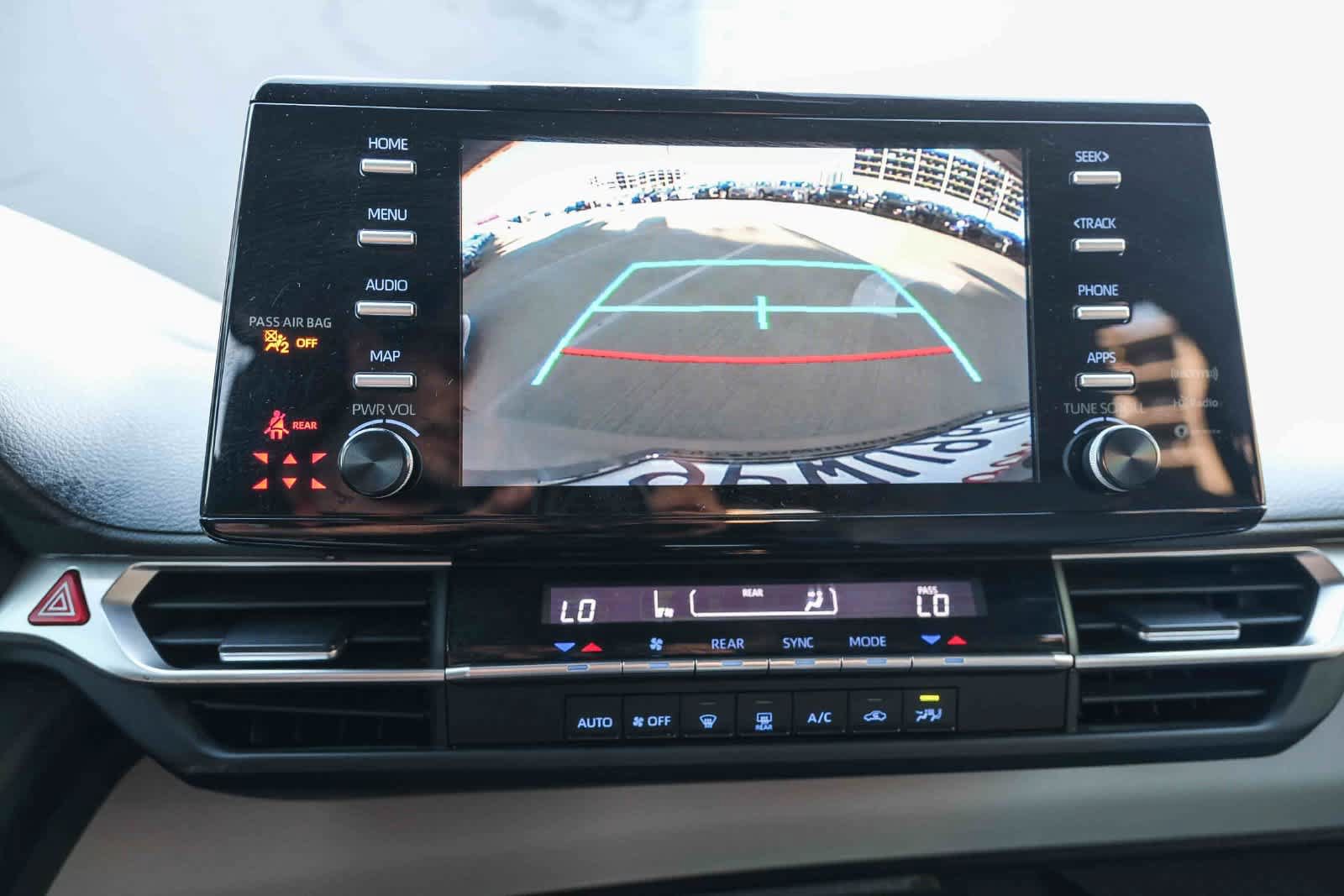 Used 2024 Toyota Sienna LE w/ LE Plus Package FWD image 24