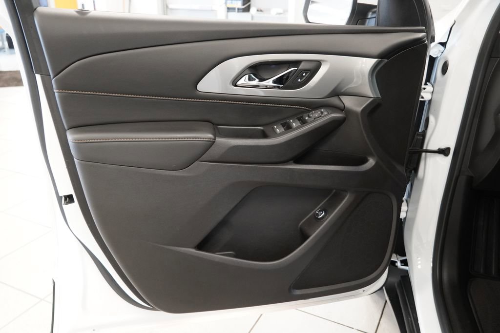 Used 2021 Chevrolet Traverse LT image 17