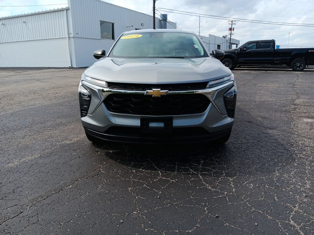 Used 2024 Chevrolet Trax LS w/ Driver Confidence Package FWD image 10