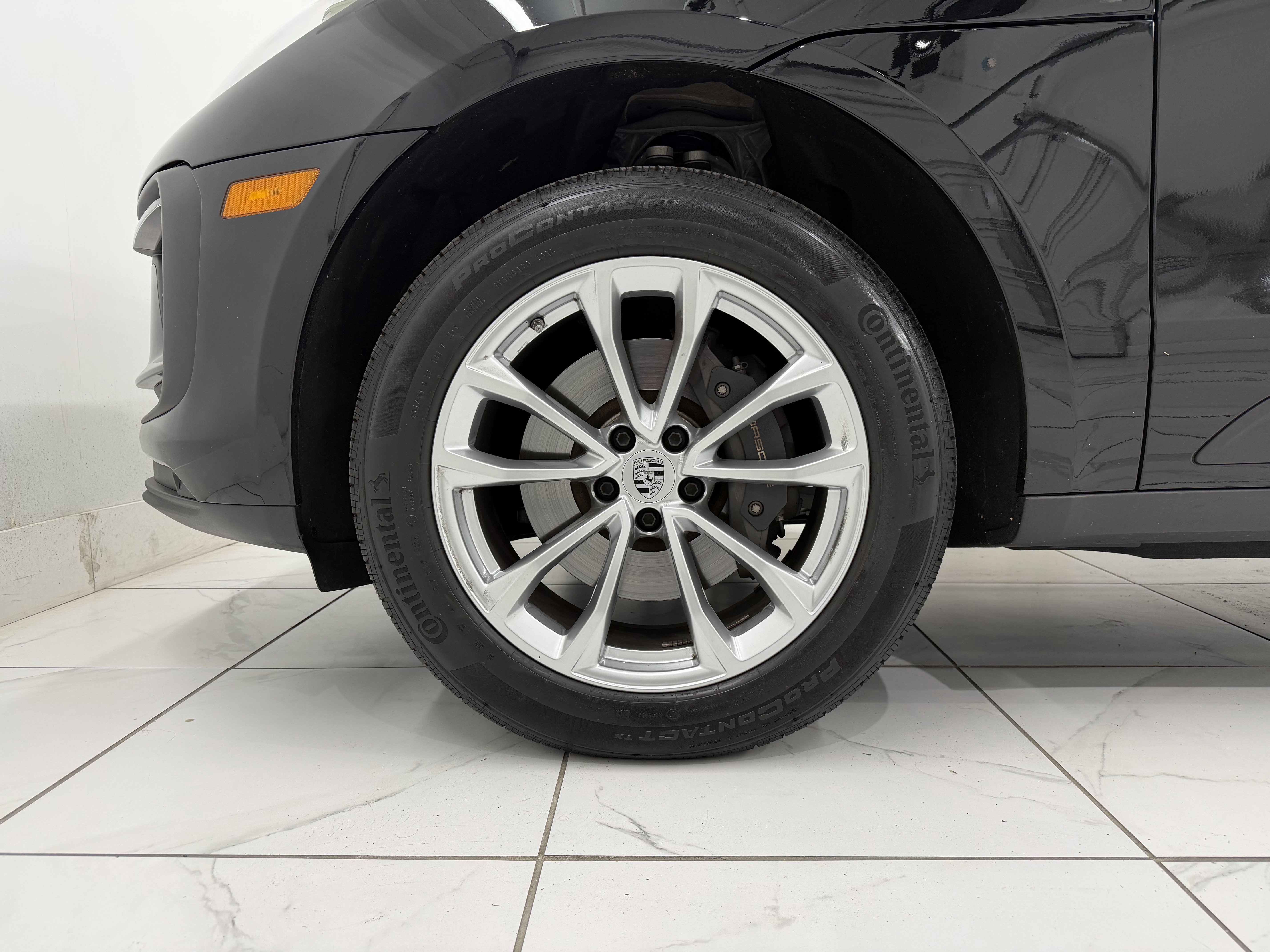 Certified 2025 Porsche Macan image 16