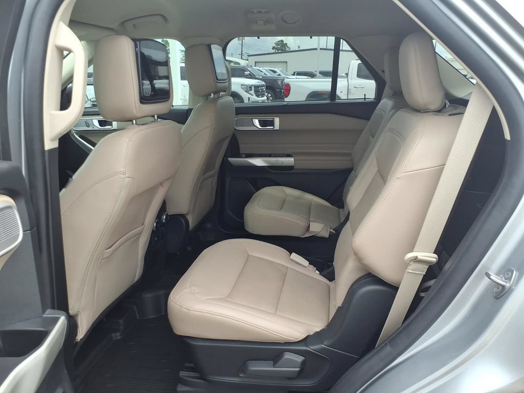 Used 2021 Ford Explorer Limited w/ Equipment Group 301A AWD/4WD image 11