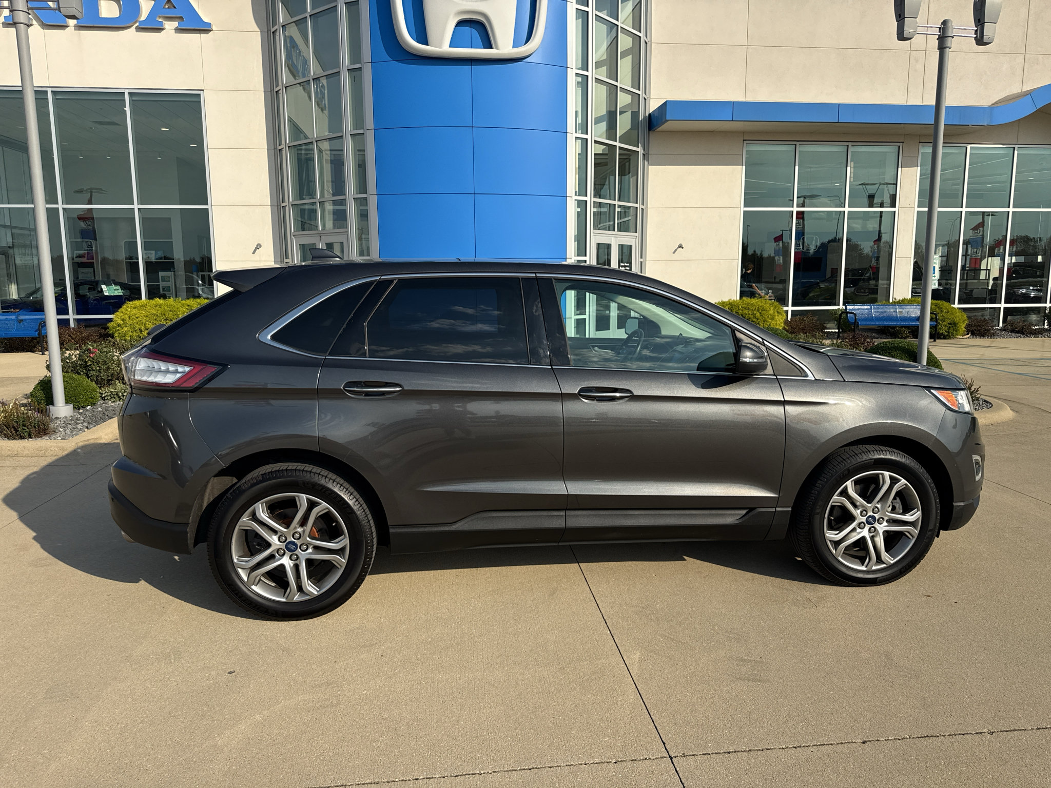 Used 2015 Ford Edge Titanium w/ Equipment Group 301A AWD/4WD image 25