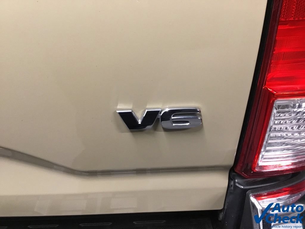 Used 2016 Toyota Tacoma SR5 w/ SR5 Appearance Package (SN) AWD/4WD image 19
