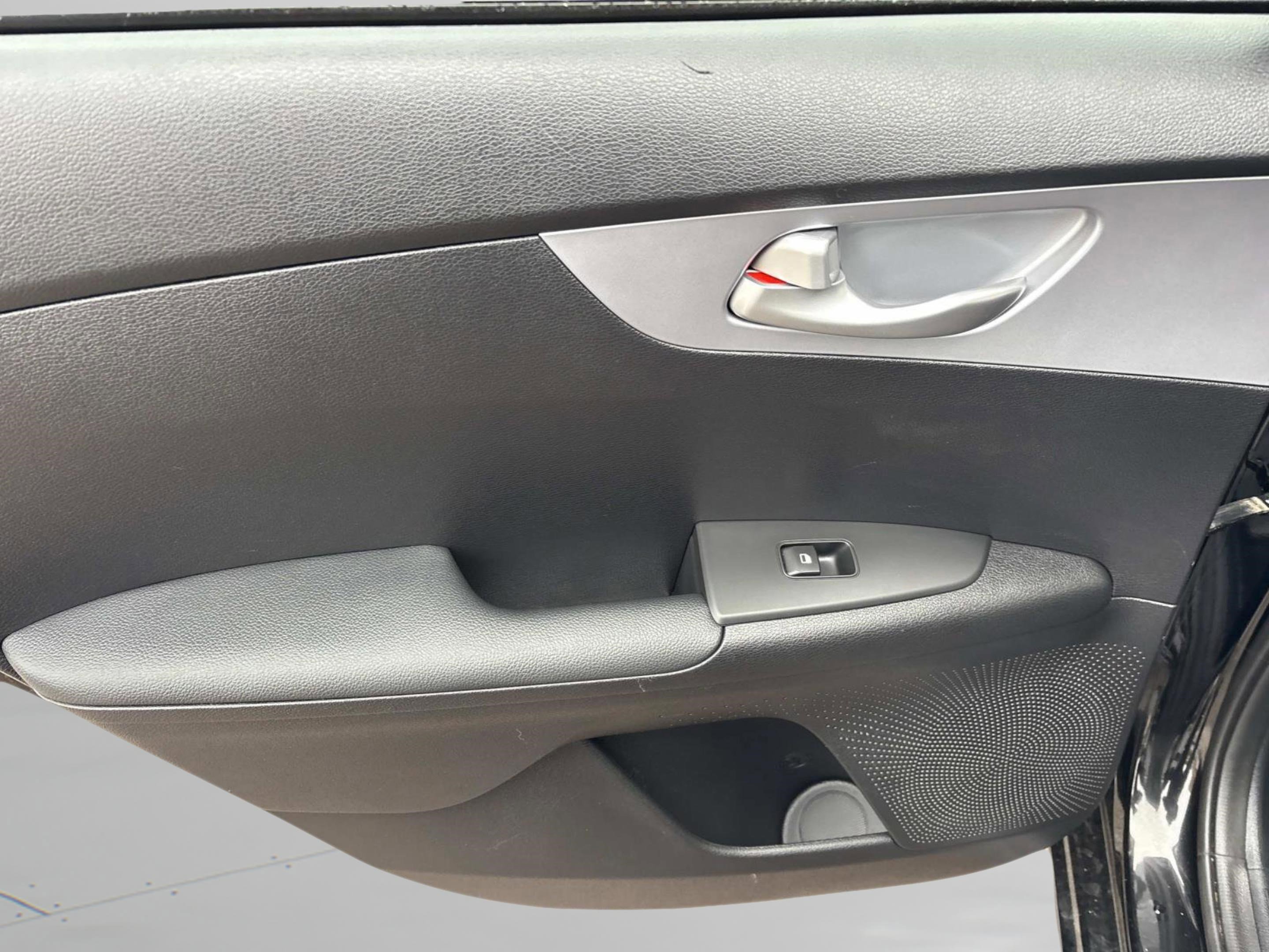 Used 2024 Kia Forte LXS image 17