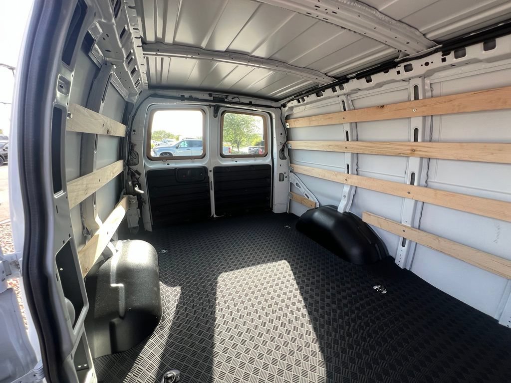 Used 2025 Chevrolet Express 2500 w/ Driver Convenience Package RWD image 26