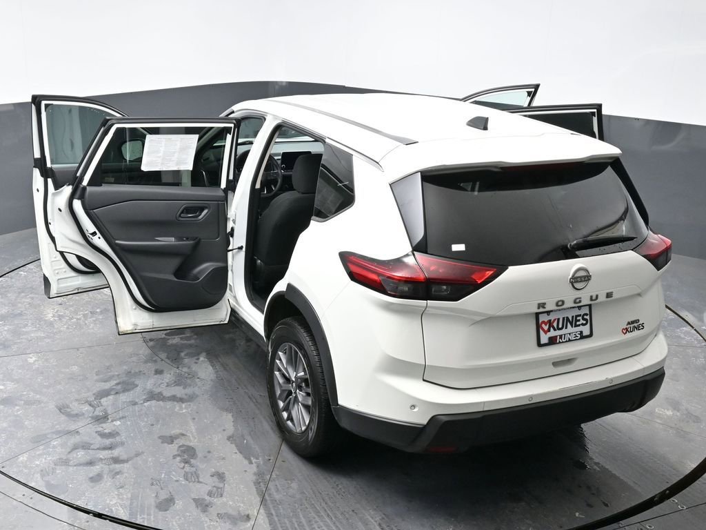 Used 2024 Nissan Rogue S image 68
