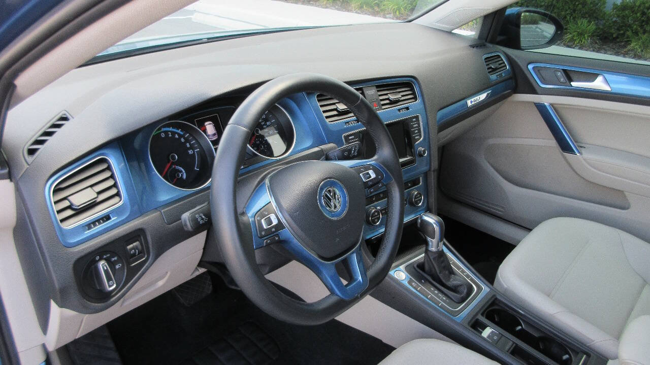 Used 2015 Volkswagen e-Golf SEL Premium FWD image 11