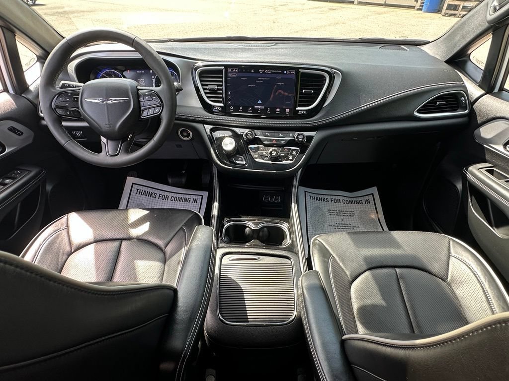 Used 2025 Chrysler Pacifica Limited FWD image 26