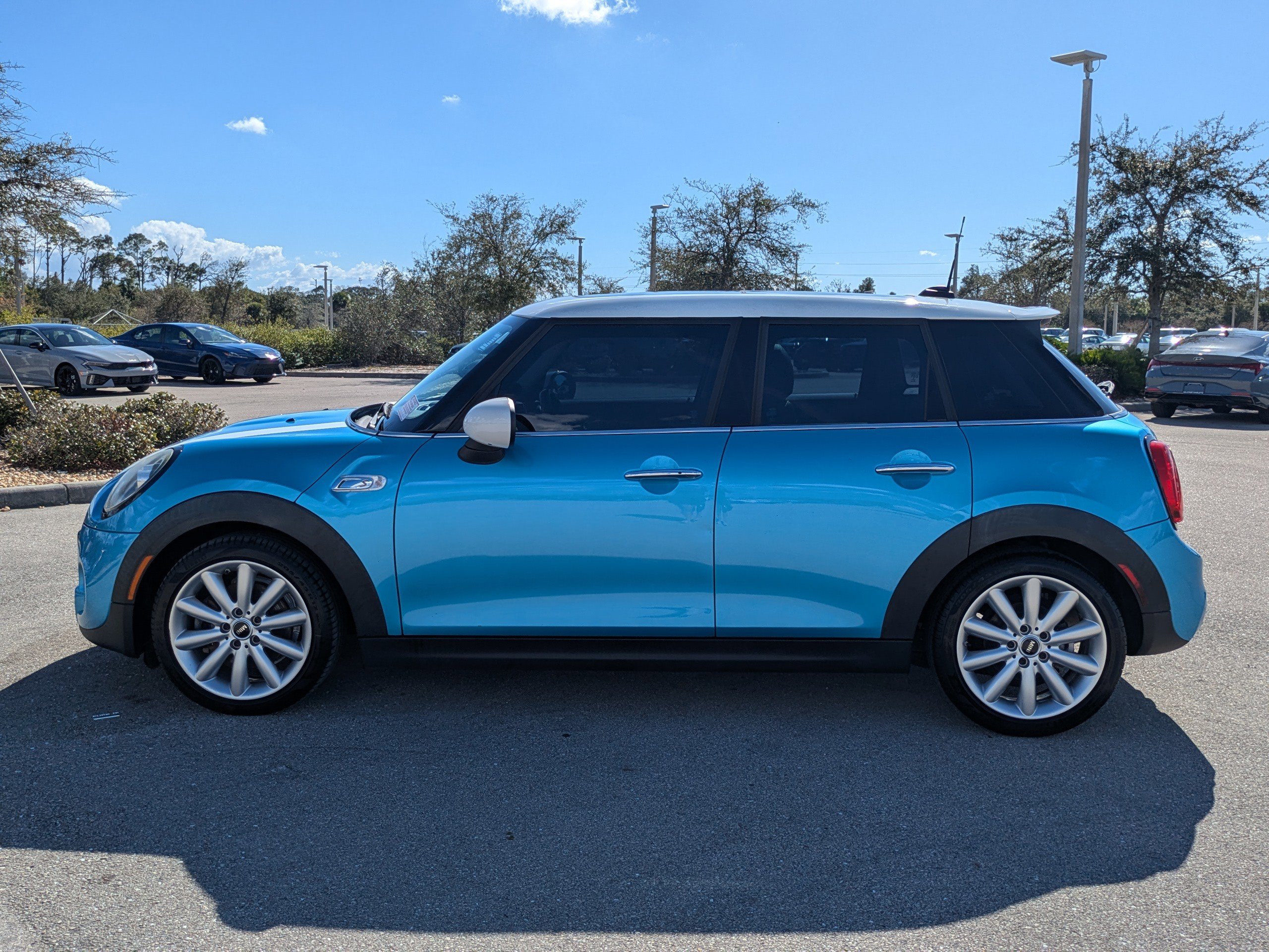 Used 2019 MINI Cooper S w/ Premium Package image 8