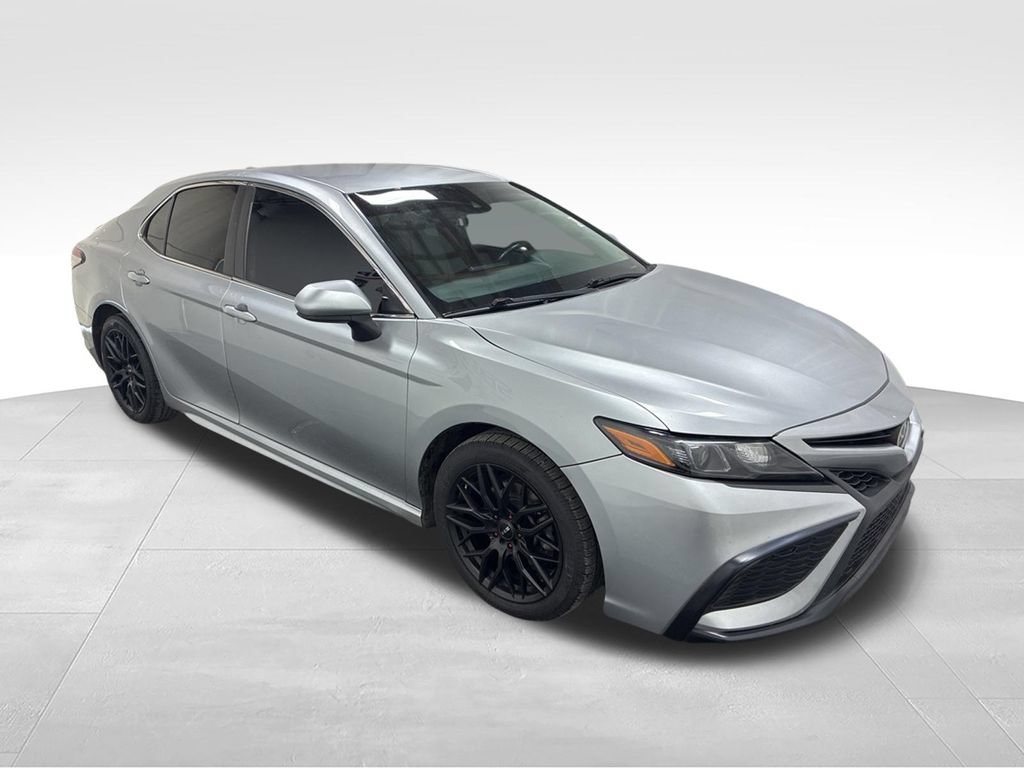 Used 2021 Toyota Camry SE FWD image 3