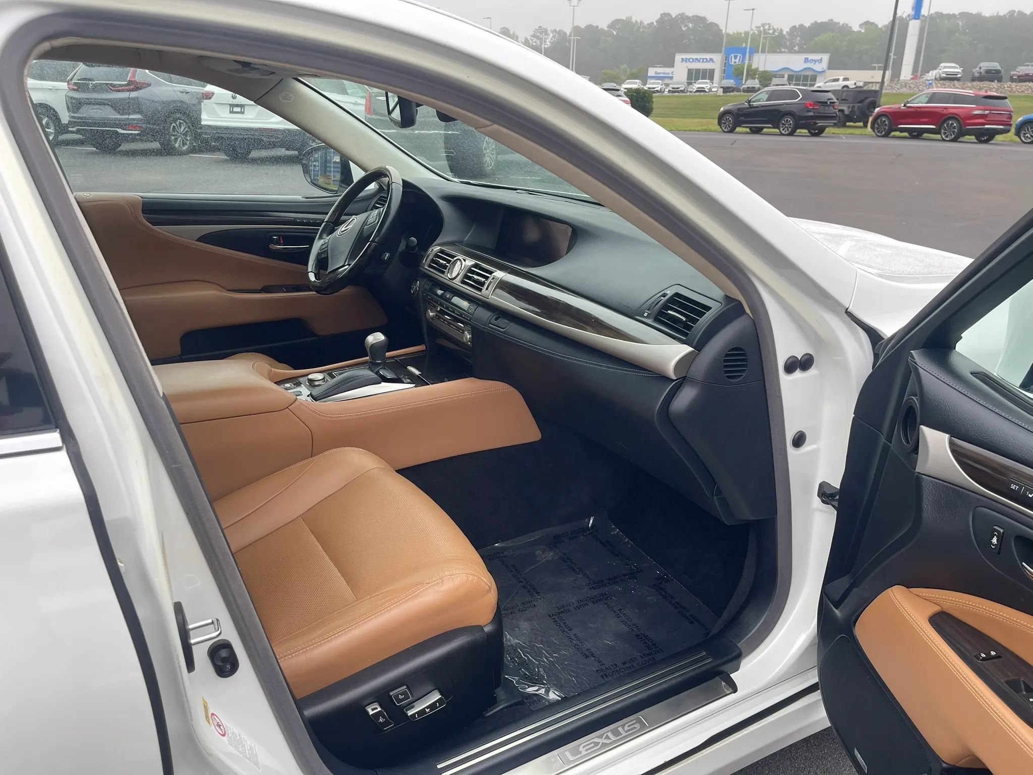 Used 2013 Lexus LS 460 w/ Comfort Pkg RWD image 17
