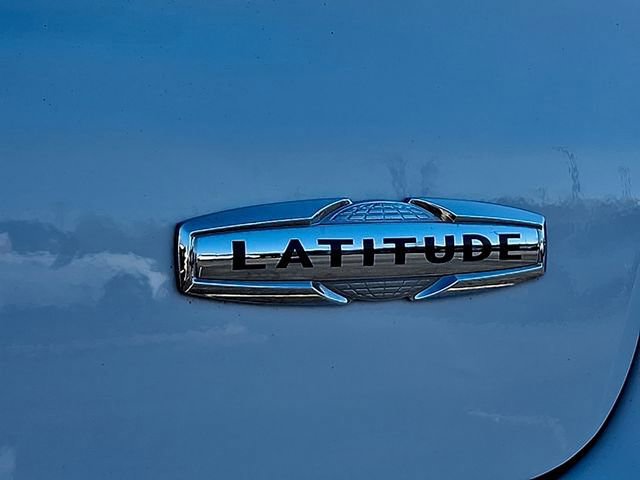 Used 2024 Jeep Compass Latitude image 30