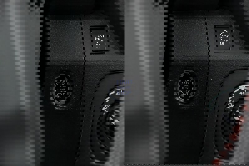 Used 2025 Nissan Frontier PRO-4X image 25