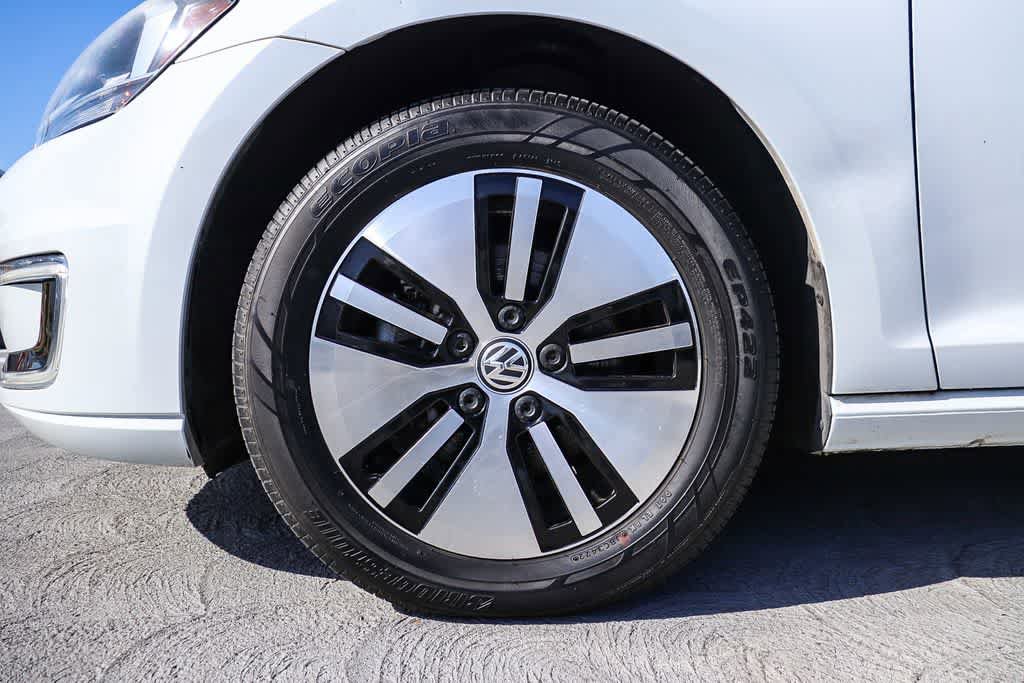 Used 2018 Volkswagen e-Golf SE FWD image 11