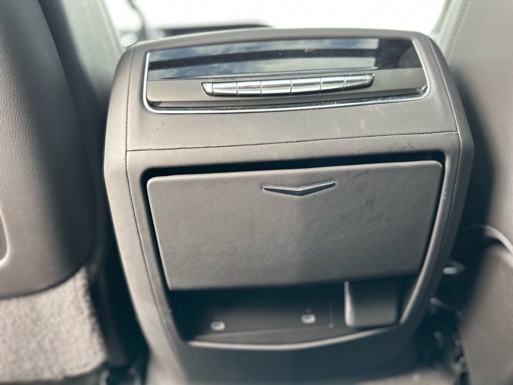 Used 2022 Cadillac Escalade Premium Luxury image 23