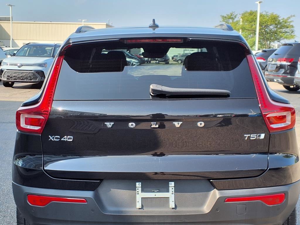 Used 2022 Volvo XC40 T5 R-Design w/ Advanced Package image 27