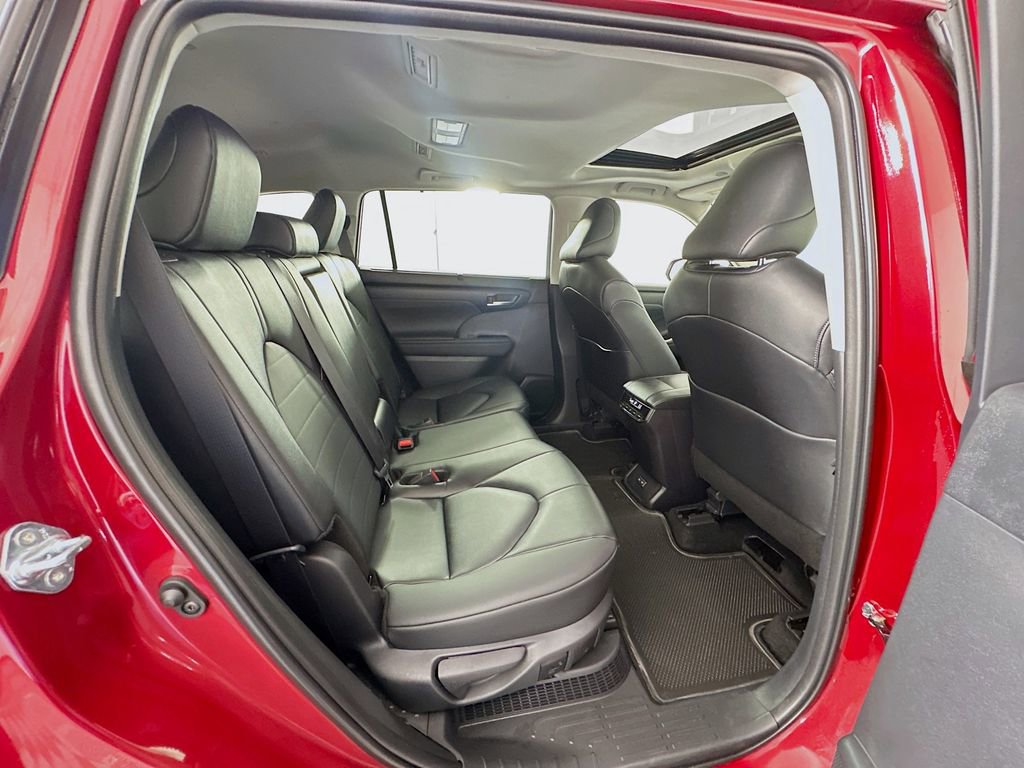 Certified 2026 Toyota Highlander XLE AWD/4WD image 28