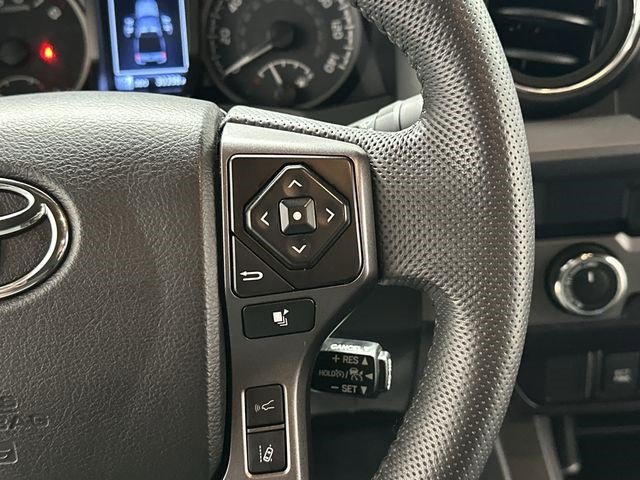Used 2022 Toyota Tacoma TRD Off-Road image 9