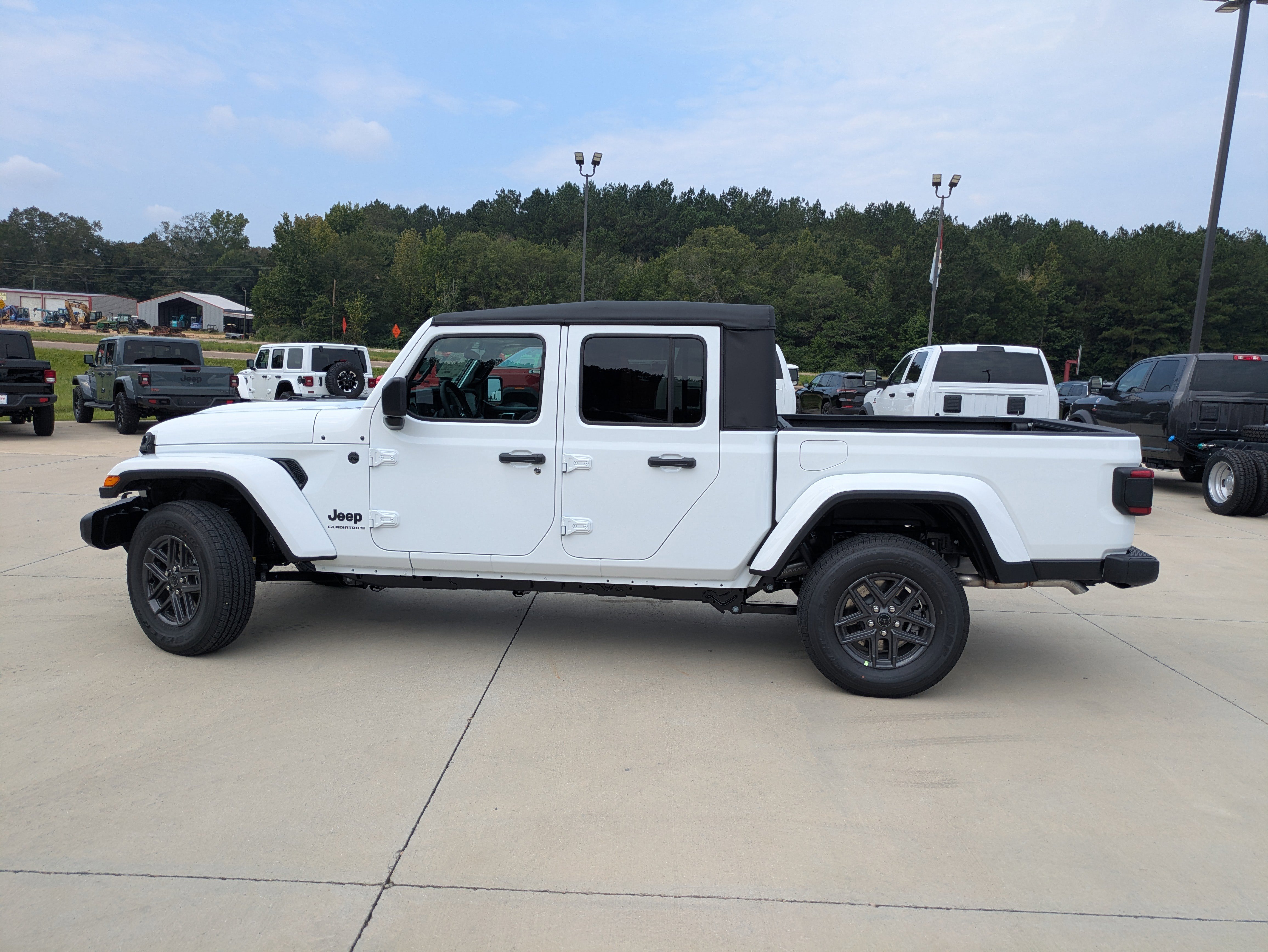 New 2025 Jeep Gladiator Sport image 5