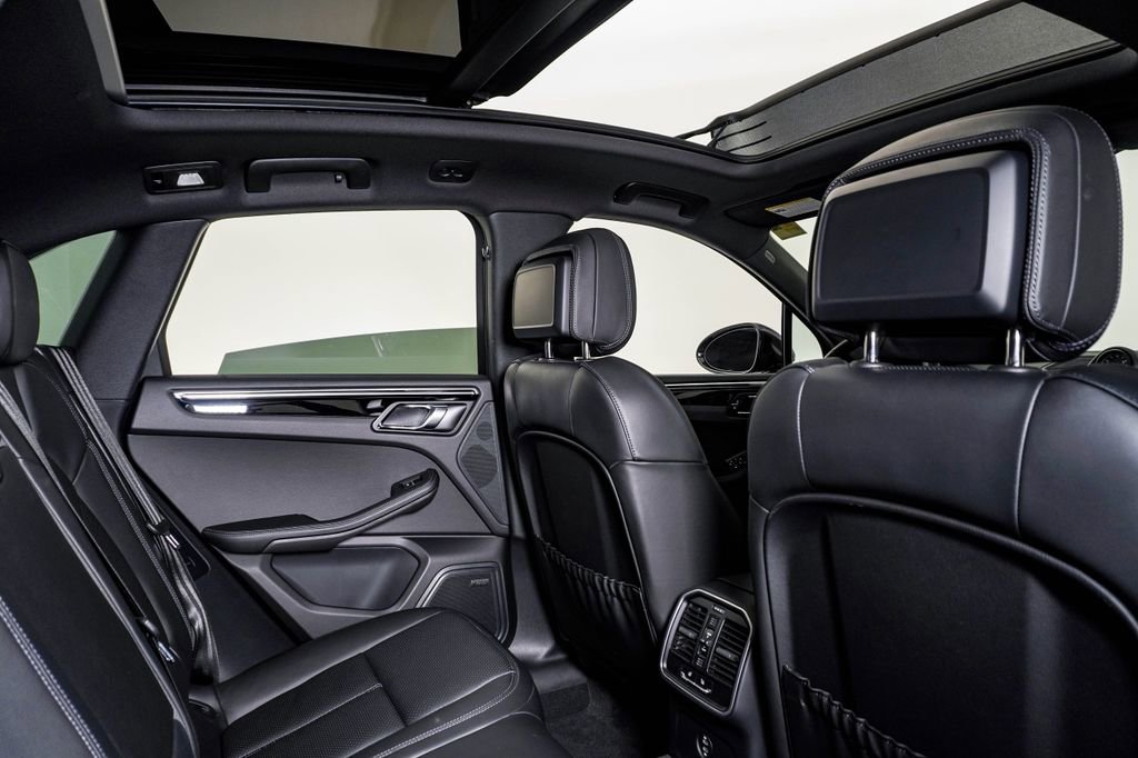Certified 2025 Porsche Macan image 16