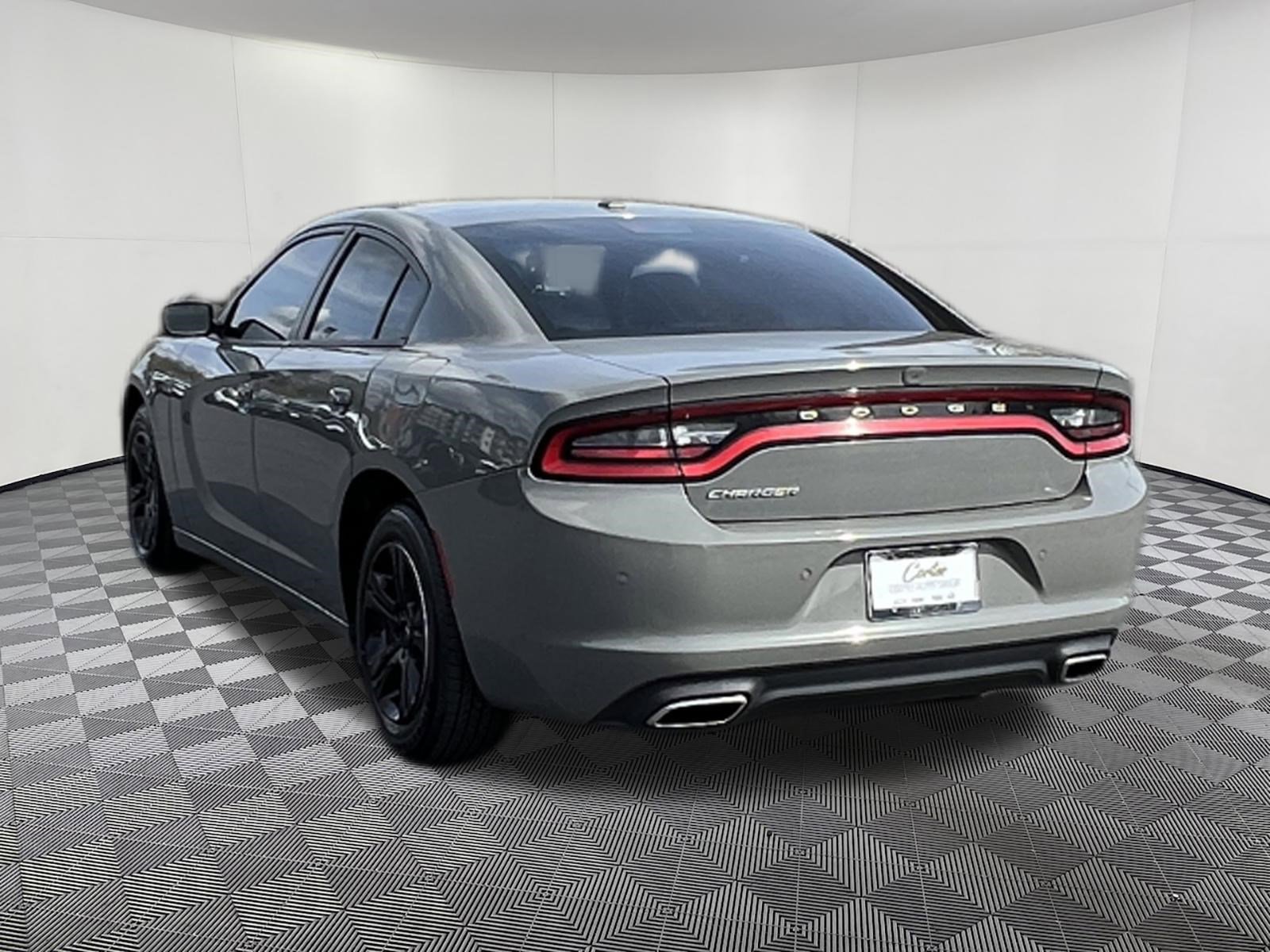 Used 2019 Dodge Charger SXT w/ Leather Interior Group RWD image 4