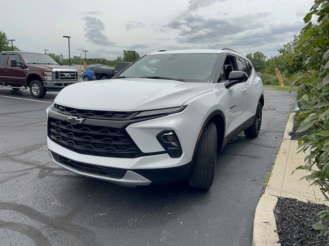 Used 2024 Chevrolet Blazer LT w/ Convenience Package FWD image 3