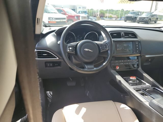 Used 2018 Jaguar F-PACE Premium AWD/4WD image 11