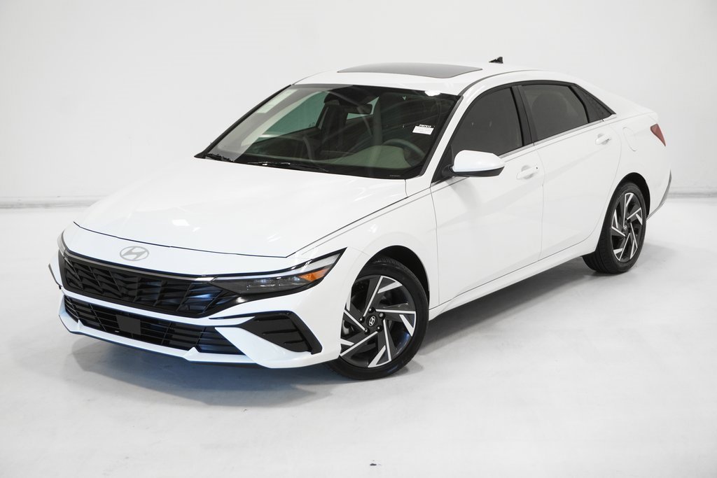 Used 2025 Hyundai Elantra SEL w/ Cargo Package image 2
