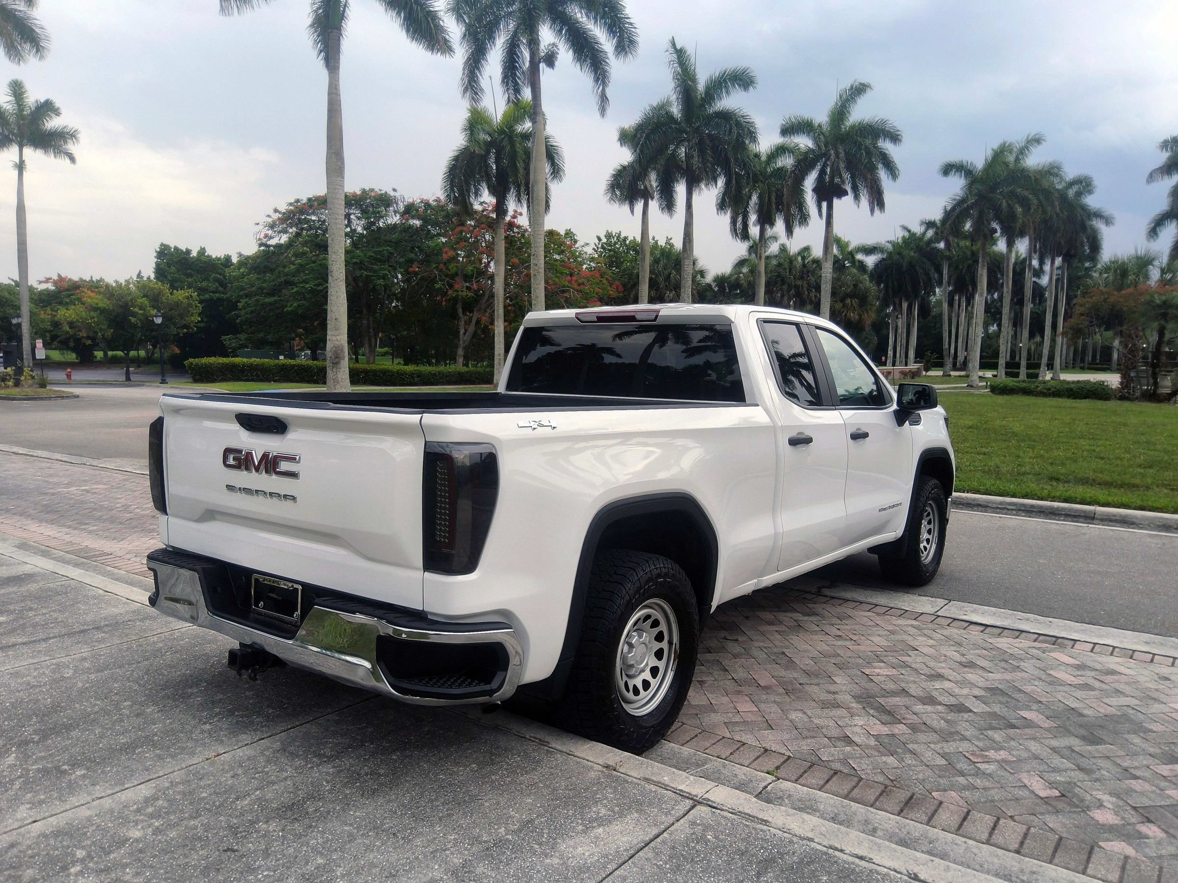 Used 2023 GMC Sierra 1500 Pro w/ Pro Value Package AWD/4WD image 17