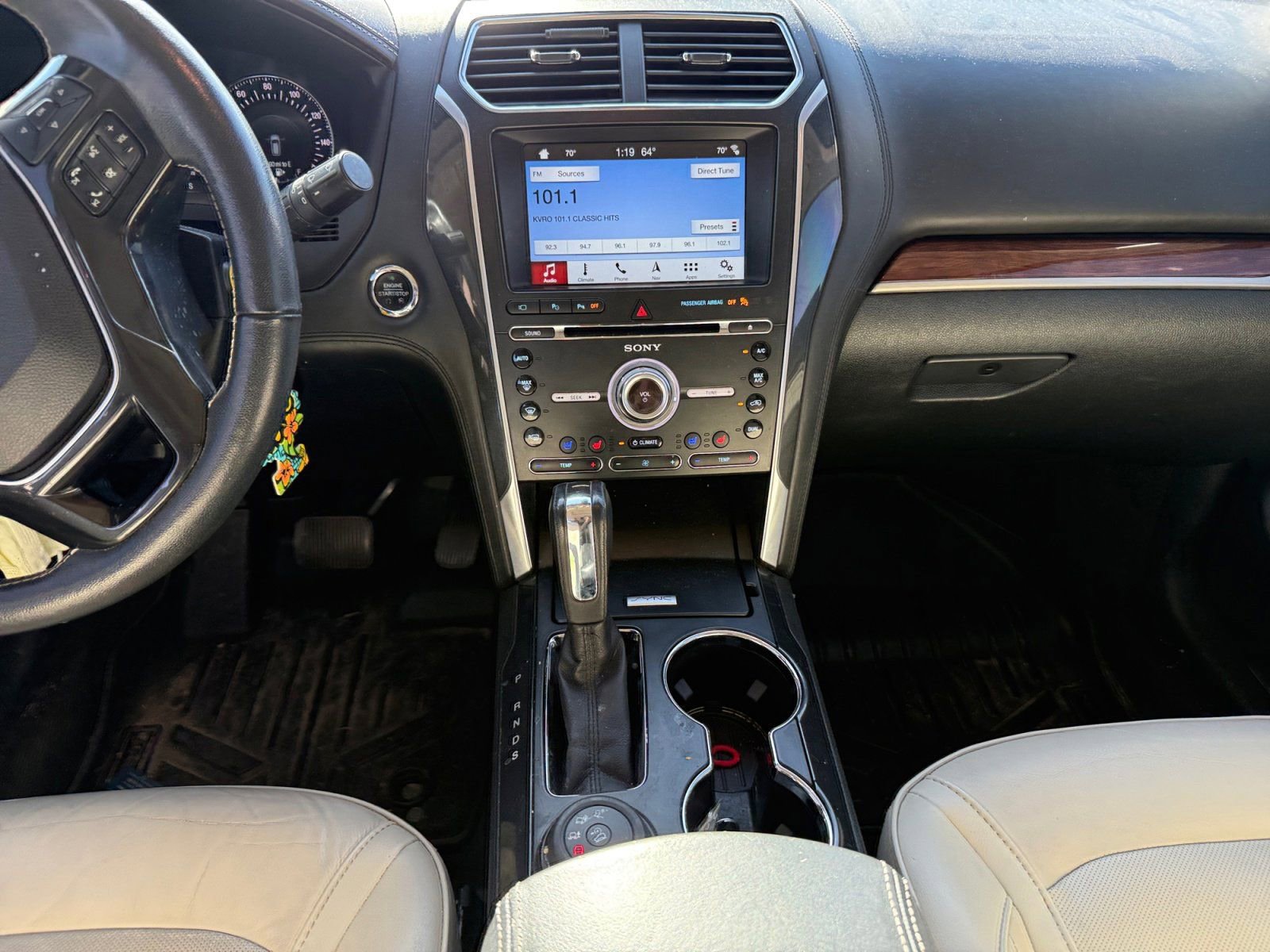 Used 2017 Ford Explorer Platinum image 11