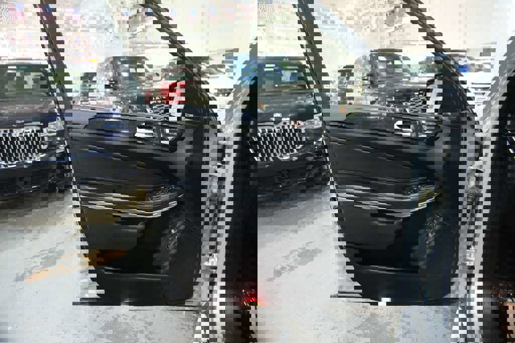 Used 2018 Mercedes-Benz GLS 550 4MATIC w/ Driver Assistance Package image 18