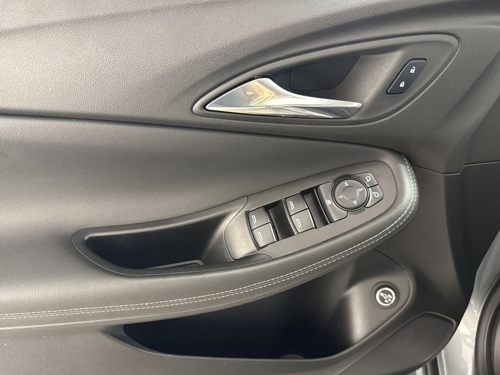 Used 2023 Buick Encore GX Select w/ Experience Buick Package image 15