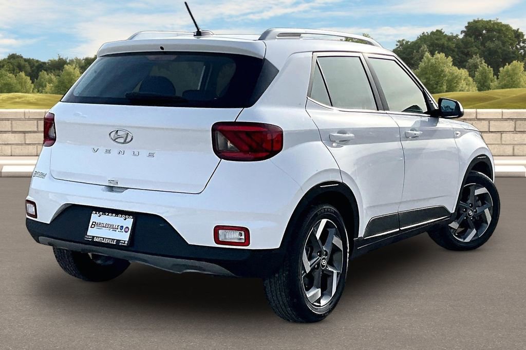 Used 2025 Hyundai Venue SEL image 10