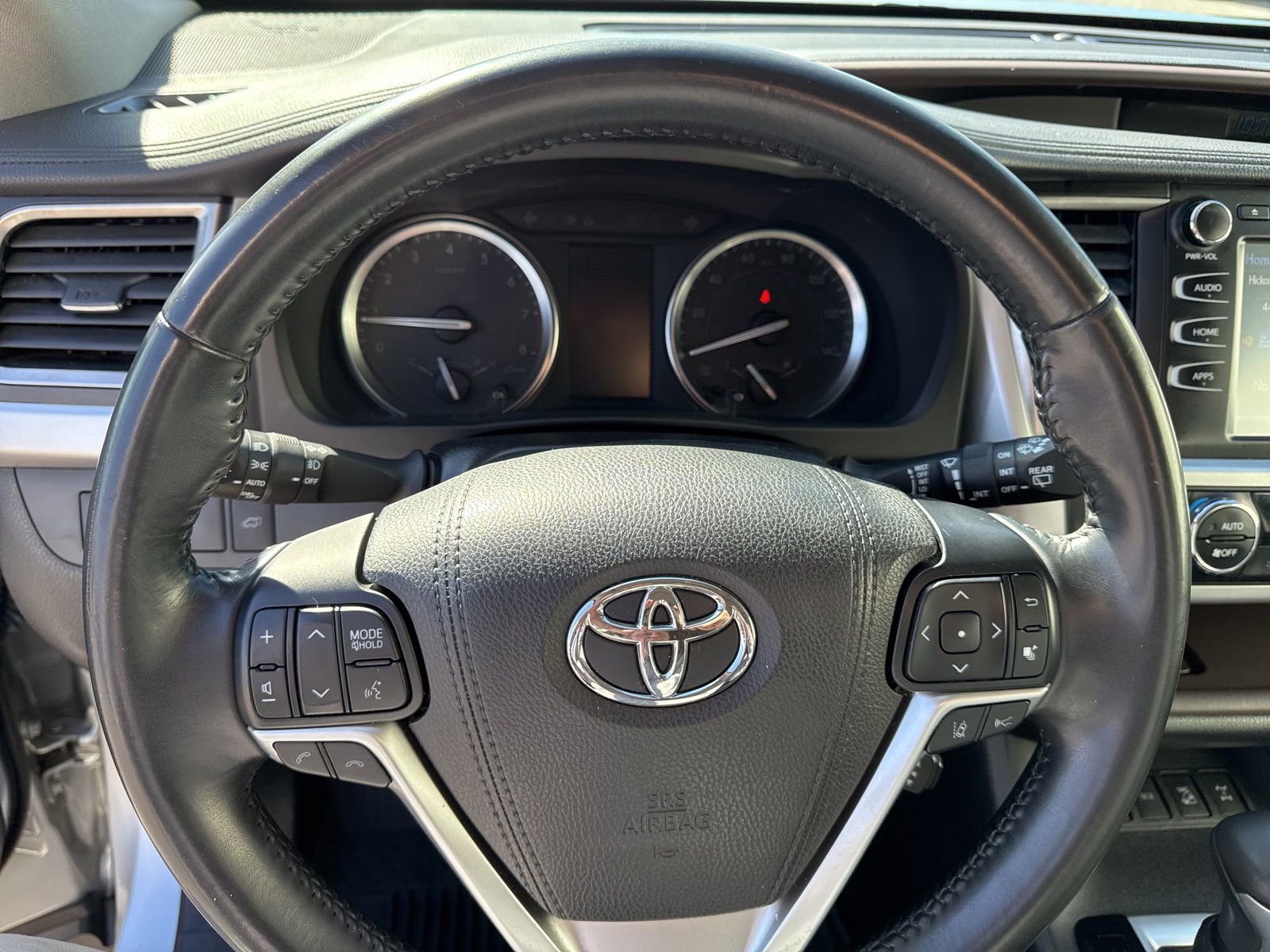 Used 2017 Toyota Highlander XLE image 32