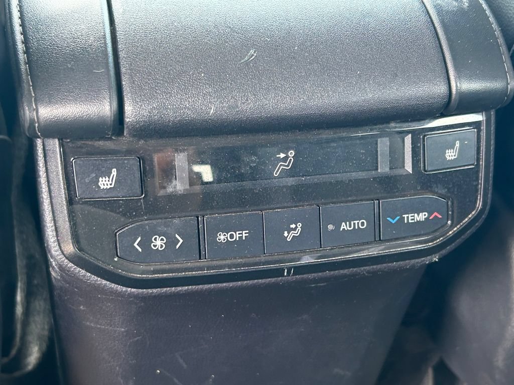 Certified 2024 Toyota Highlander Platinum FWD image 24