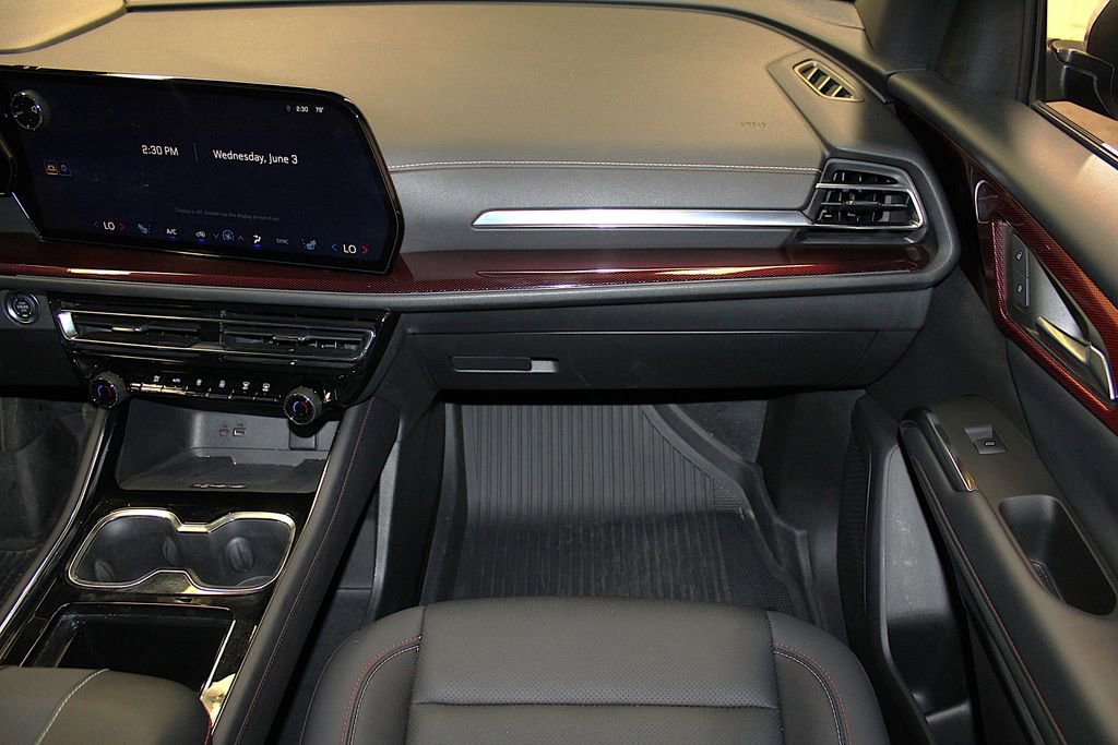 Used 2025 Chevrolet Traverse Z71 w/ LPO, Floor Liner Package AWD/4WD image 34